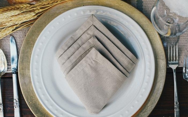 obrúsky-ryhy-tkanina-kosoštvorcový tvar