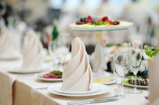 Jednoduché techniky skladania-varené hovädzie servítky-mimoriadne dekorácie na stôl