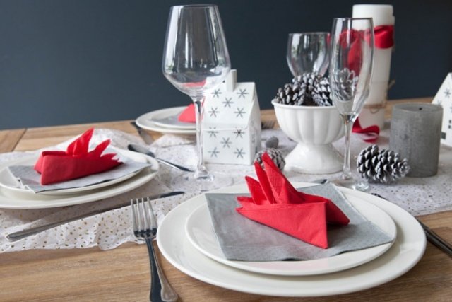 techniky slávnostnej dekorácie-stola-zdobenia-skladania-obrúskov