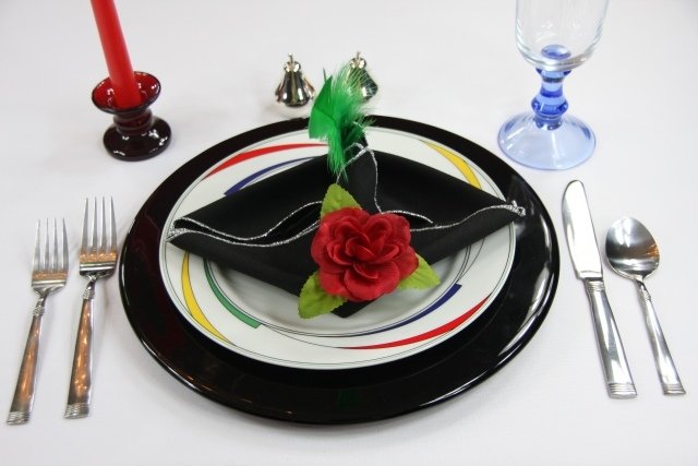 Vyrobte si rýchlo ubrousok-ozdoba-pirát-klobúk-obrúsky-krúžky-sami