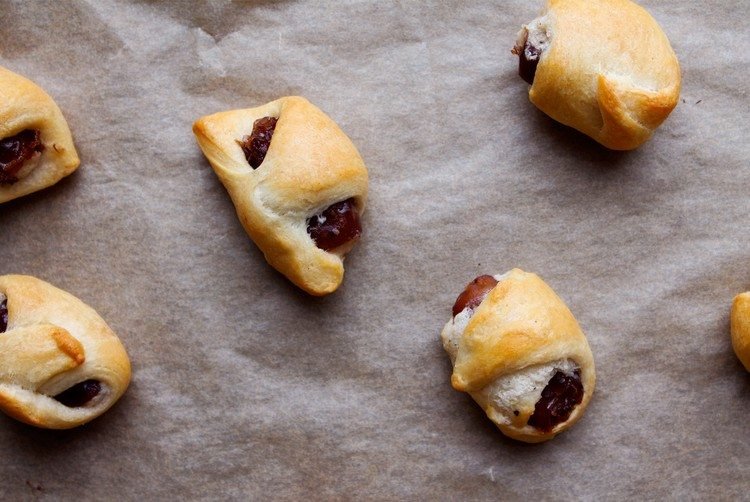 Sladké datle v haluškách - vegánske občerstvenie na párty sladké-prstové-jedlo-datle-župan-cesto-pečenie-vegánske občerstvenie