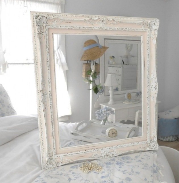 Zrkadlový rám natretý na bielo - Pokyny pre ošumelé efekty shabby-mirror-frame-white-lacquer-do-it-yourself-instructions