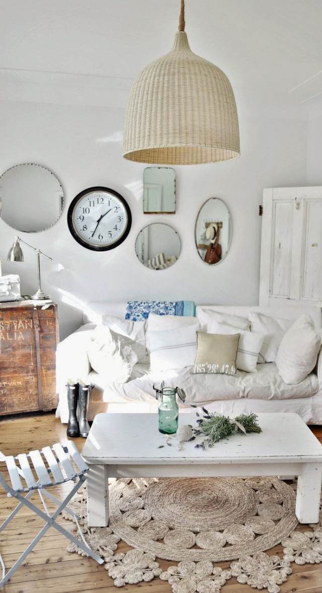 ošumelé elegantné bezrámové okrúhle zrkadlo do obývačky ošarpané-elegantné-obývacia izba-bezrámové-okrúhle zrkadlá