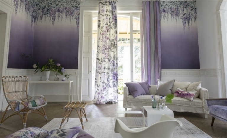 Pohovka v štýle Shabby-do-it-yourself-purple-wall-čalúnená-biela