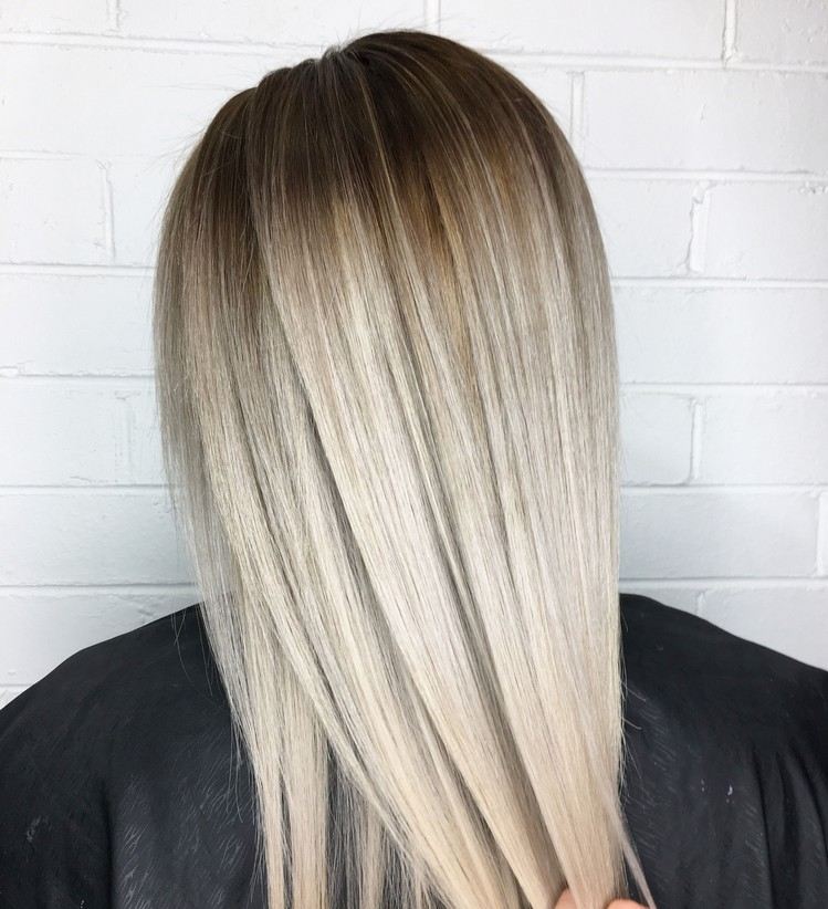 čo je koreňové tiene blond vlasy tmavší prístup