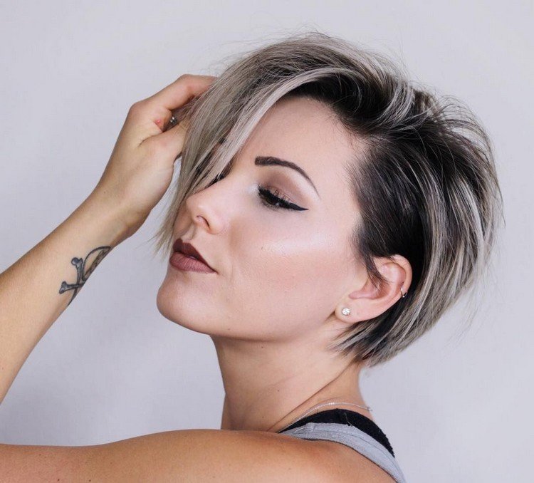 Pixie Cut 2021 Shadow Roots vlasový trend