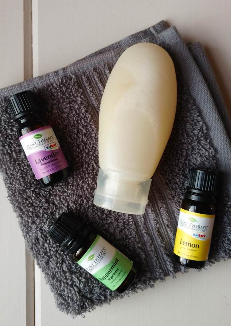 Šampón sám o sebe dodáva vlasovým éterickým olejom aditíva