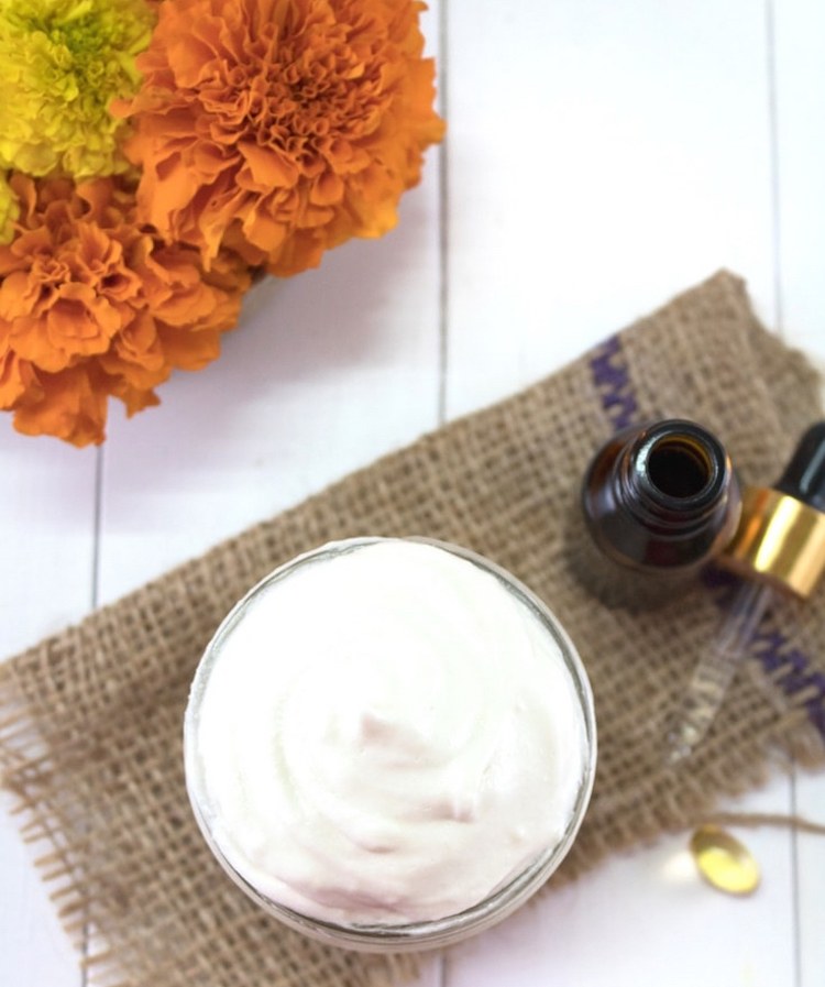 Vytvorte si vlastné tipy na recepty na šampónové esenciálne oleje