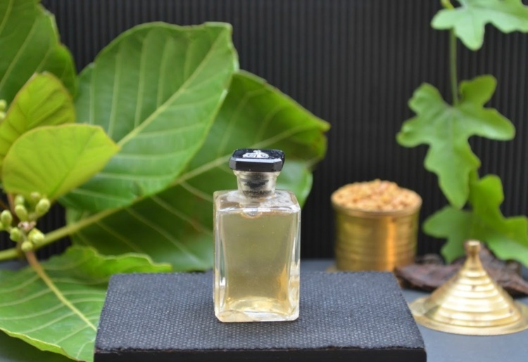 Vytvorte si vlastný recept na šampón na esenciálne oleje