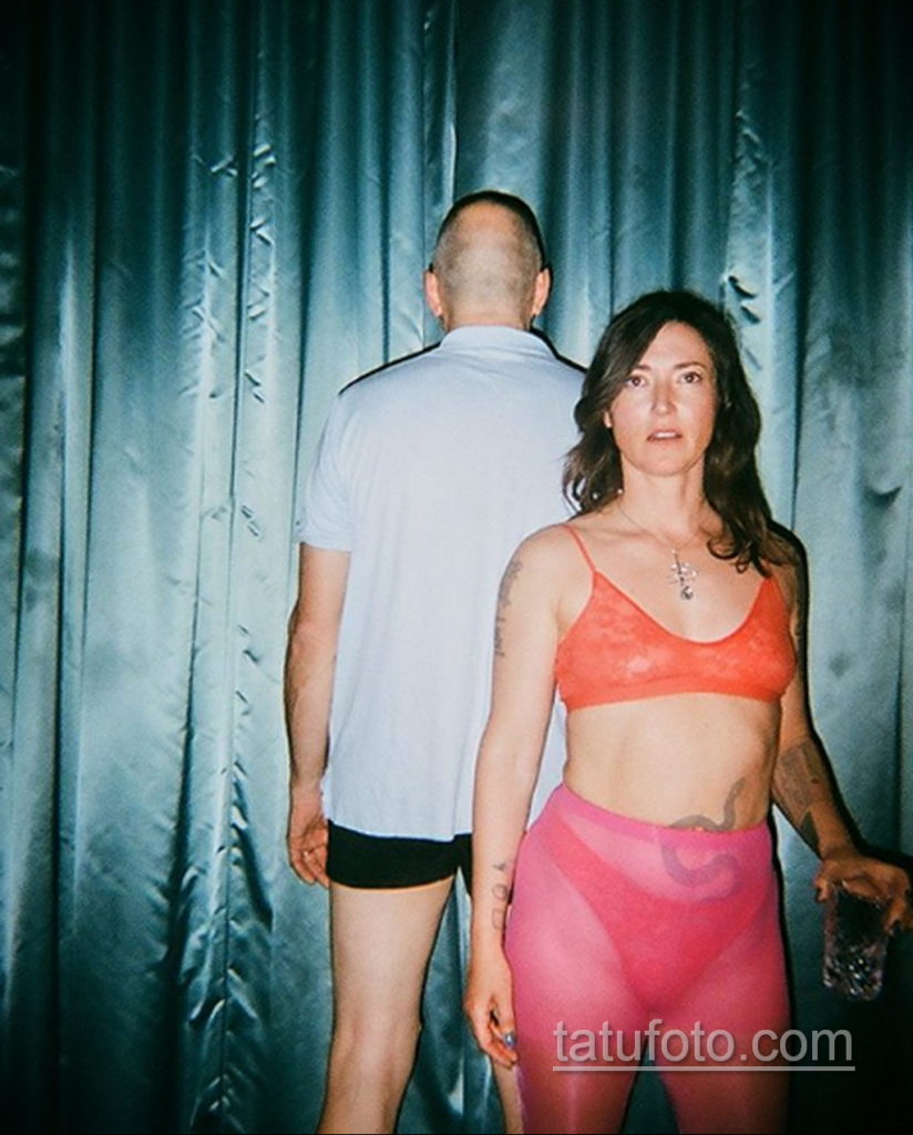 Charlotte Roche se tetovirala s donatorskom karticom 25.11.2019. №005 -tatoo-