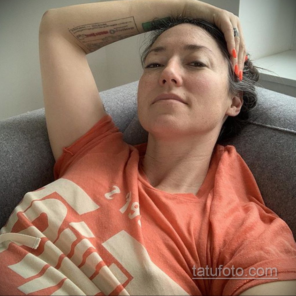 Charlotte Roche se tetovirala s donatorskom kartom 25.11.2019. №004 -tatto-