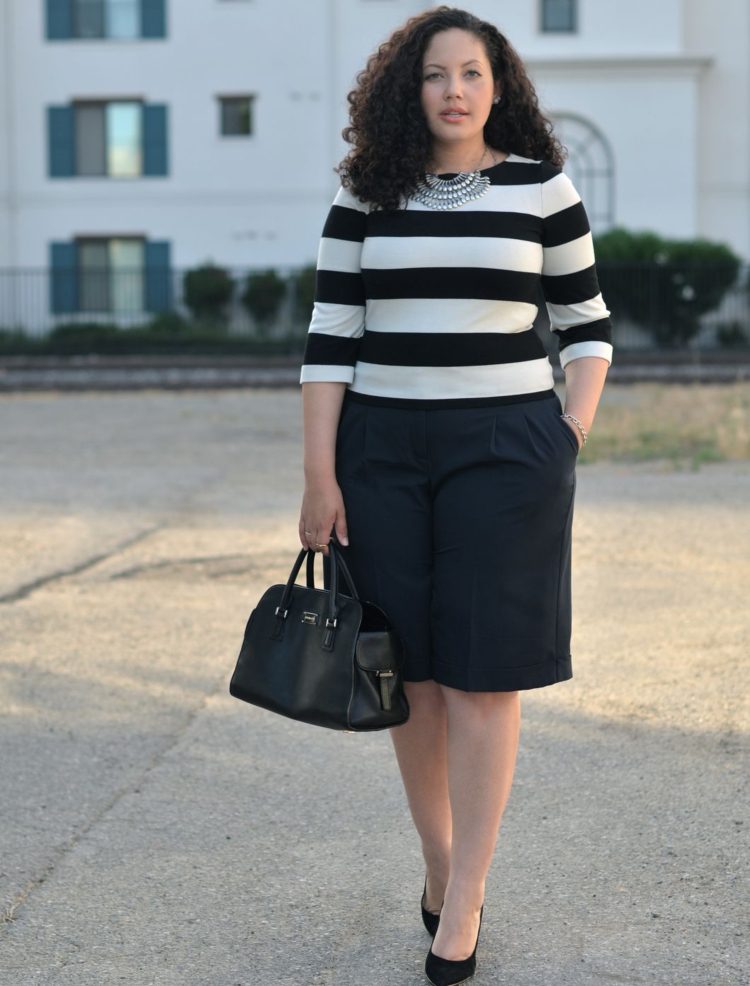 šortky nosia kancelársky outfit bermudy