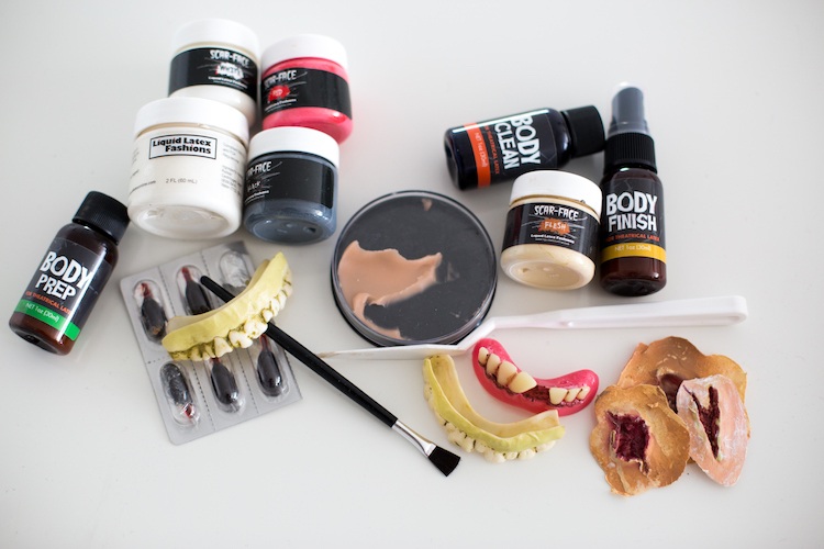 Zombie make-up-partner-kostýmy-návod-make-up-materiály-nástroje