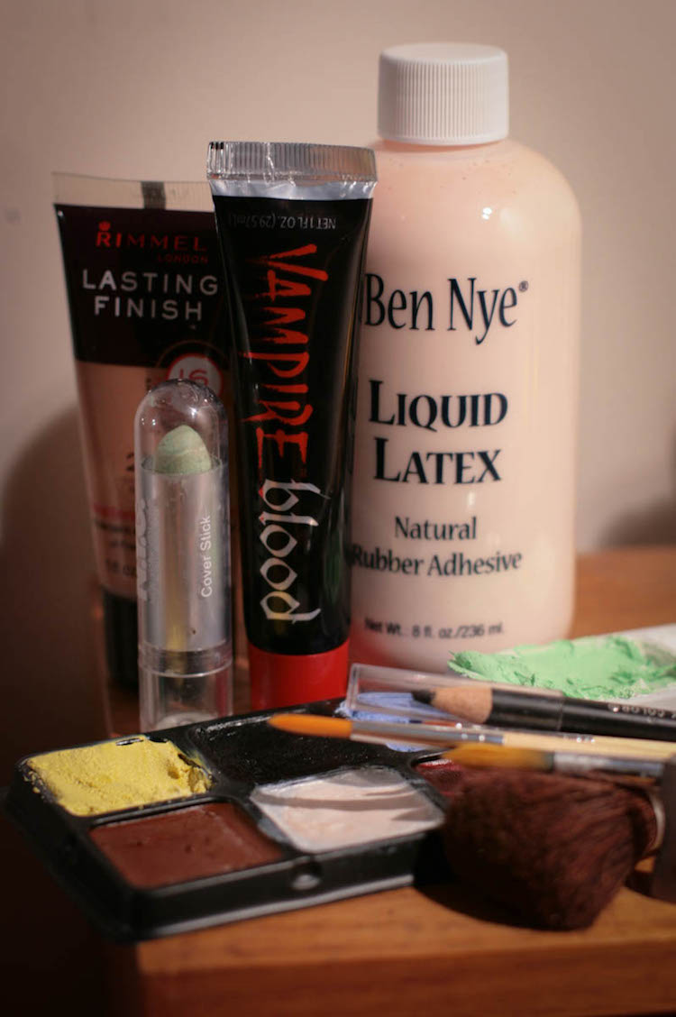 zombie-make-up-materials-tools-make-up-liquid-latex