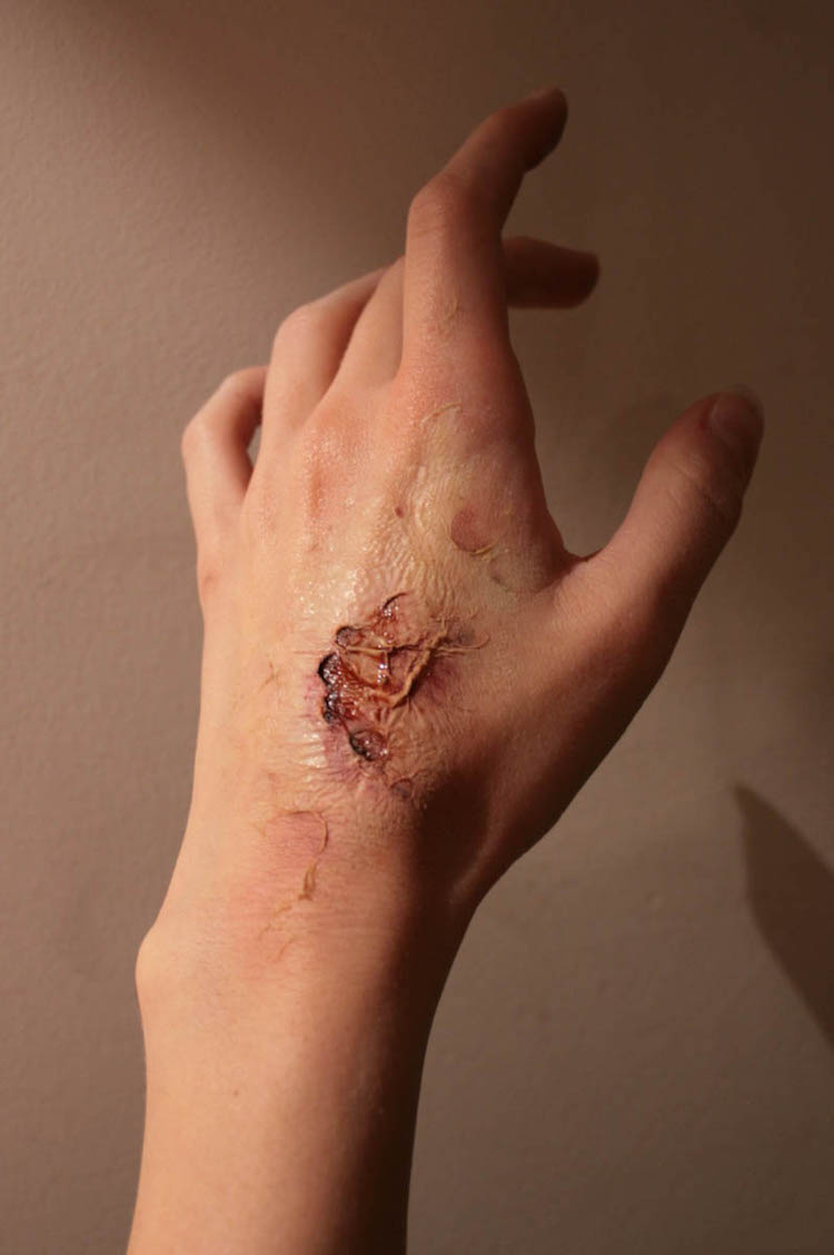 zombie-make-up-makeup-návod-na rany-krvavé škvrny-latex