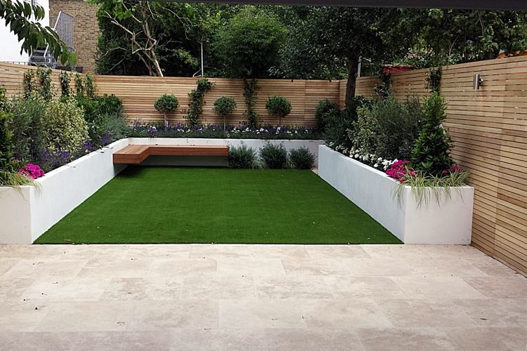 Ochranný plot z dreva a vstavané vyvýšené záhony pre rastliny Ochranný plot-drevo-druhy drevených lamiel-moderne-kobercom vyvýšená posteľ