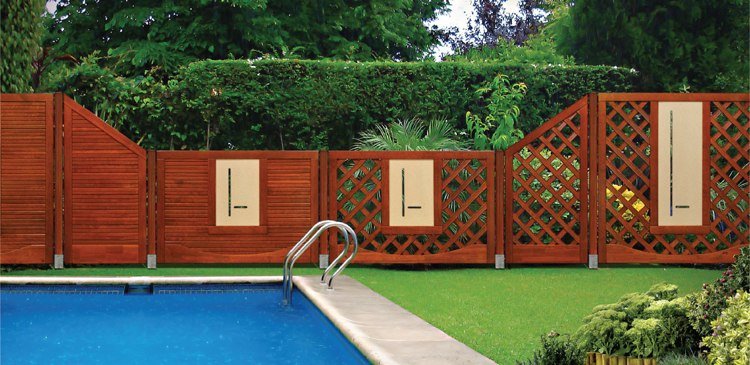 Súkromie plot-drevo-druhy dreva-teak-tropické drevo-bazén-moderné