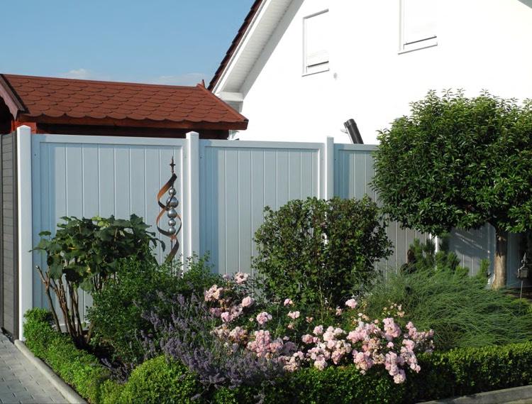 Ochranný plot-plast-svetlo-sivá-nepriehľadný-upevňovací prvok