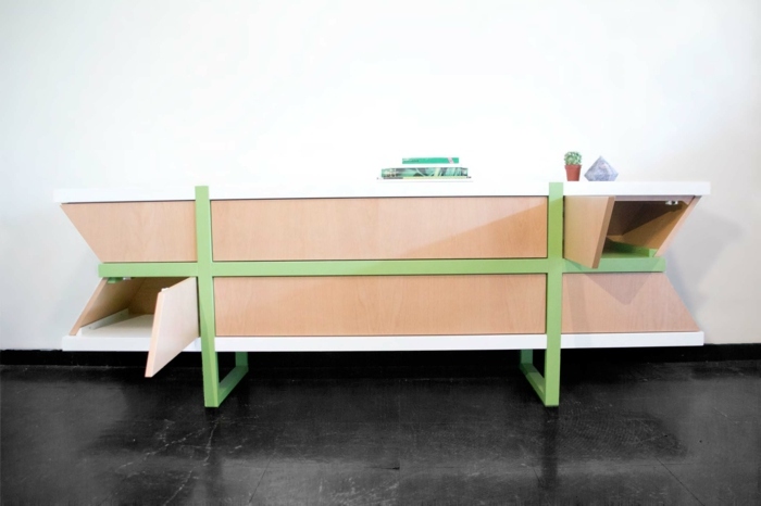 Príborník vyrobený z bukového dreva Punxa so symetrickým dizajnom Príborník Punxa vyrobený z dreva