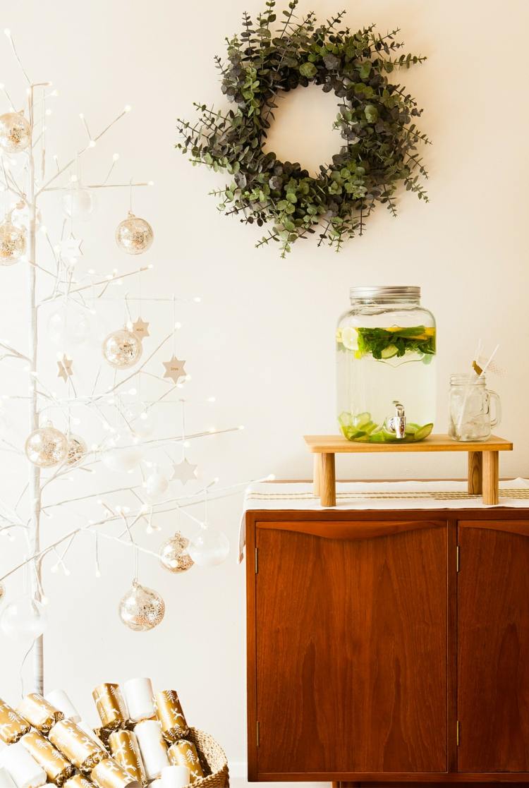 príborník zdobenie punč jar sušienky veniec stena