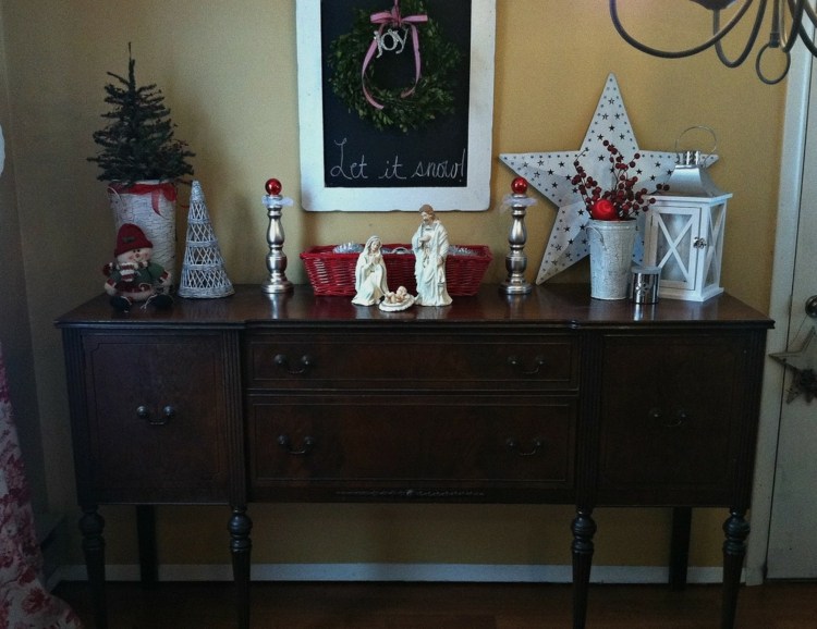 ozdobte príborník vianočná hviezda lampáš jedľa vianočného anjela