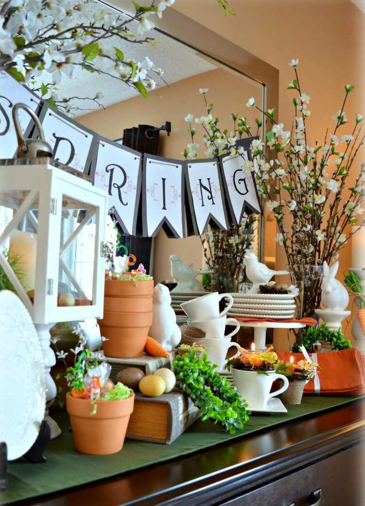 príborník ozdobiť veľkonočné jarné vajíčka konáre rozkvitnutý veniec