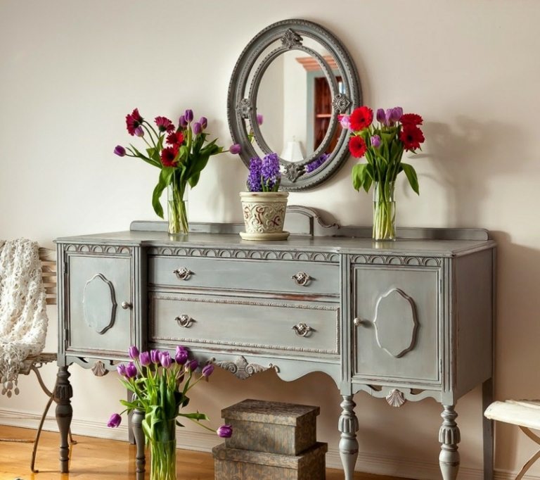 príborník ozdobiť jarné kvety tulipány ročník