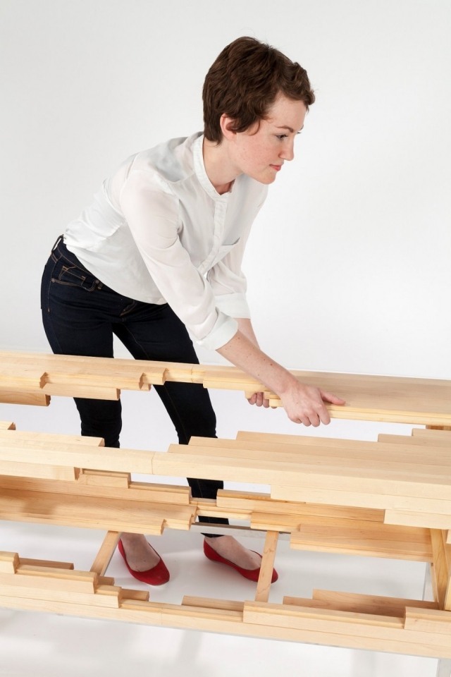 výbuchová kinetická konštrukcia príborníka vyrobená z dreva-skla-sebastian errazuriz výbuch-skrinka-sebastian-errazuriz-otvorený-a-zatvorený-tlakom