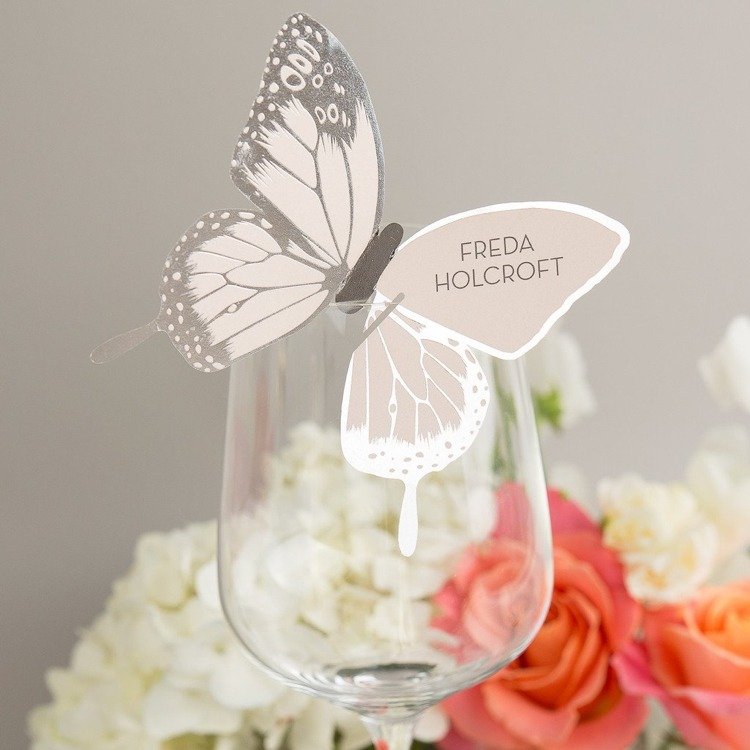 strieborná svadobná dekorácia maľba motýľa