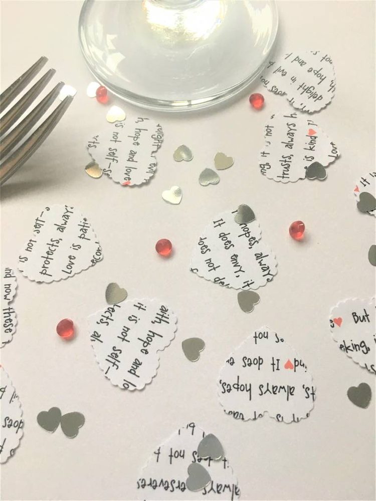 strieborná svadobná dekorácia milostný náramok srdiečkové konfety