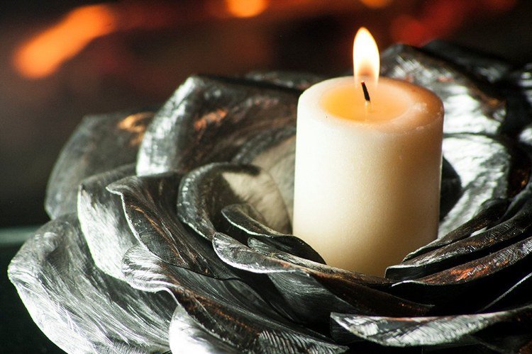 strieborná svadobná dekorácia držiak sviečky z hliníkovej fólie ružový drotár