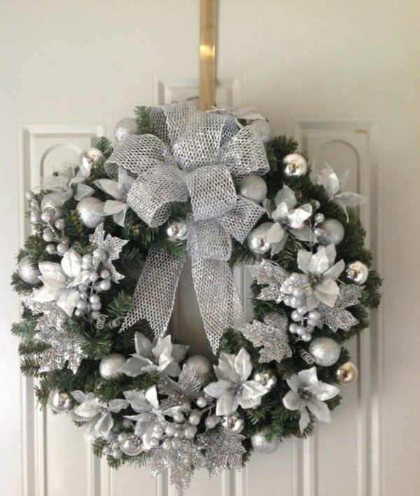 Vianočný veniec papierové kvety strieborná stužková guľa Papierové kvety strieborná mašľa ozdoba na vianočný stromček
