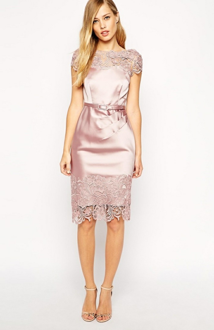 jemné šaty zo saténu a čipky v ružovej farbe Šaty zo saténu s čipkou a opaskom