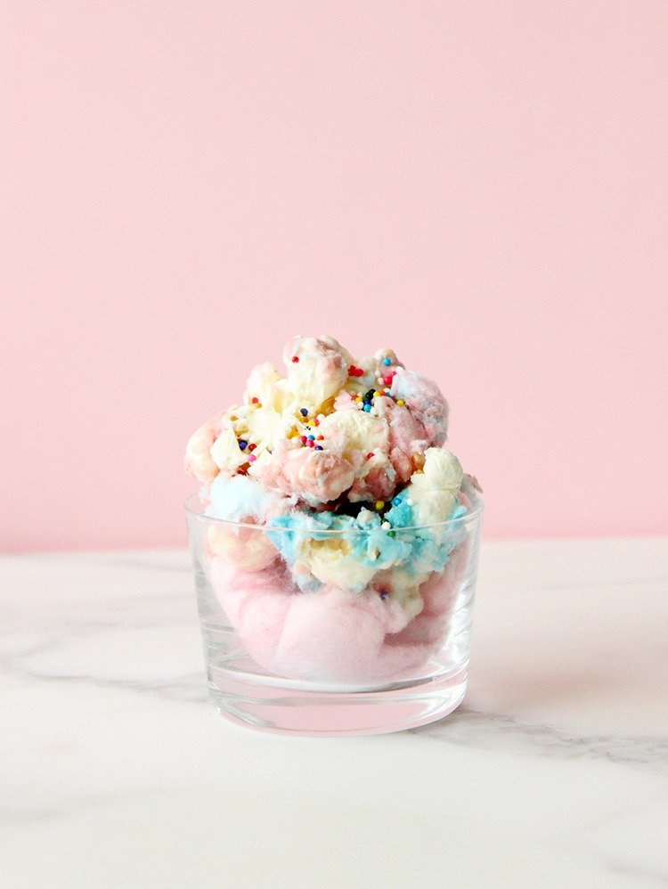 Vytvorte si vlastný popcorn s cukrovou posýpkou recept na sladké občerstvenie na Vianoce