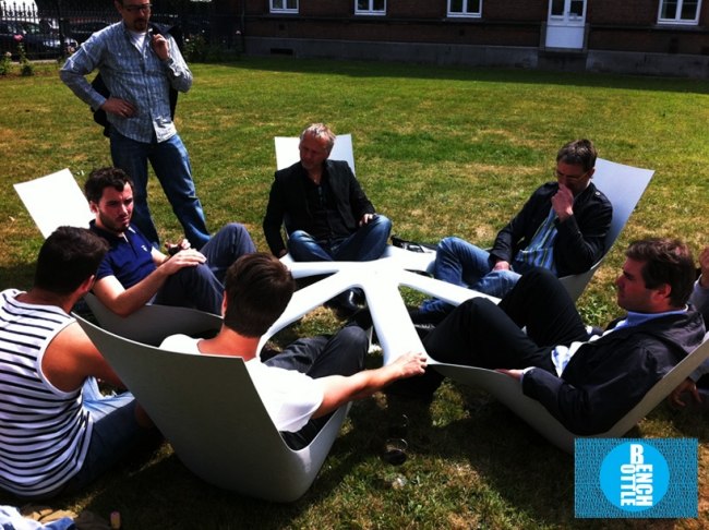 lavica lavička na fľaše recyklovateľné polyesterové plastové dno fľaše podobné lavica, dizajn, lavica na fľaše, recyklovateľný polyesterový plastový spodok fľaše