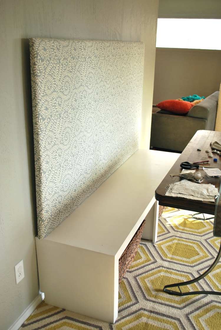 lavička-jedáleň-zostava-vaše-vlastné-operadlo-čalúnené steny-úložný-priestor-koše-diy