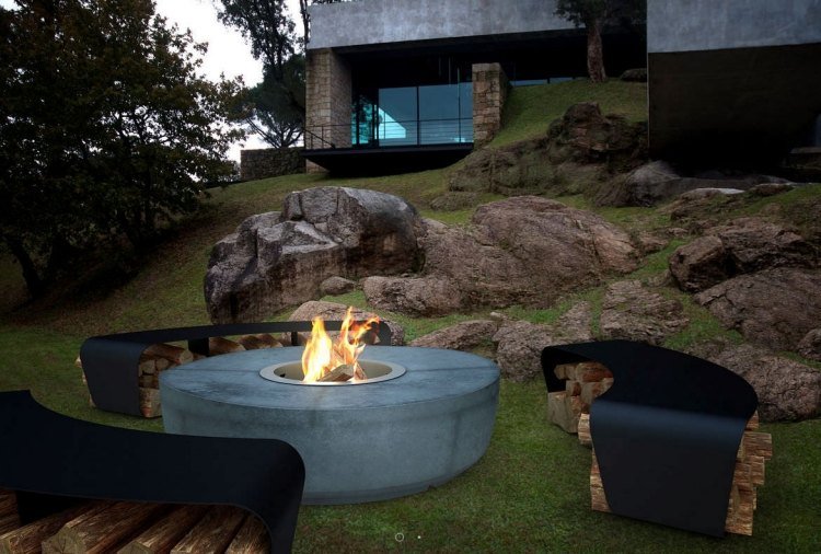 Ohnisko v záhrade-sedadlo-vystavený betón-sedenie-drevené bloky-lavice-organický tvar-ohýbaný-kov-čierny