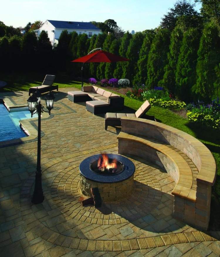 ohnisko-záhrada-sedenie-okrúhla dlažba-prírodný kameň-salónik-ležanie-cyprus