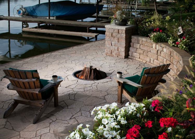 krb v záhrade podlaha-palivové drevo-stoličky-drevo-kameň-prevedenie