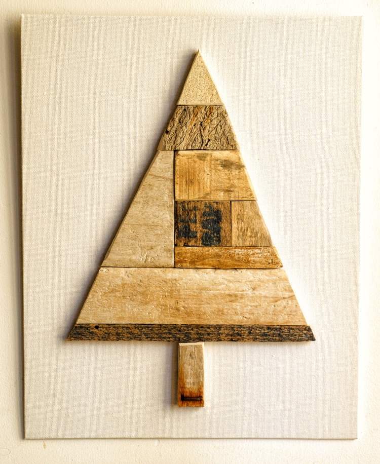 abstraktný a jednoducho navrhnutý vianočný stromček z dreva Skandinávske vianočné dekorácie-urob si sám-nápady na drevo-vianočný stromček-stena-obraz-drevené dosky-plochý
