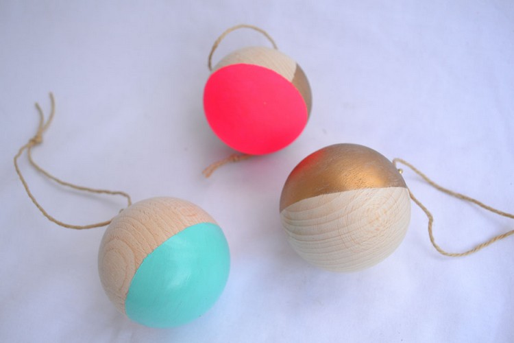 Drevené guličky namočené vo farbe Škandinávsko-vianočné dekorácie-drevené gule-namočené vo farbe