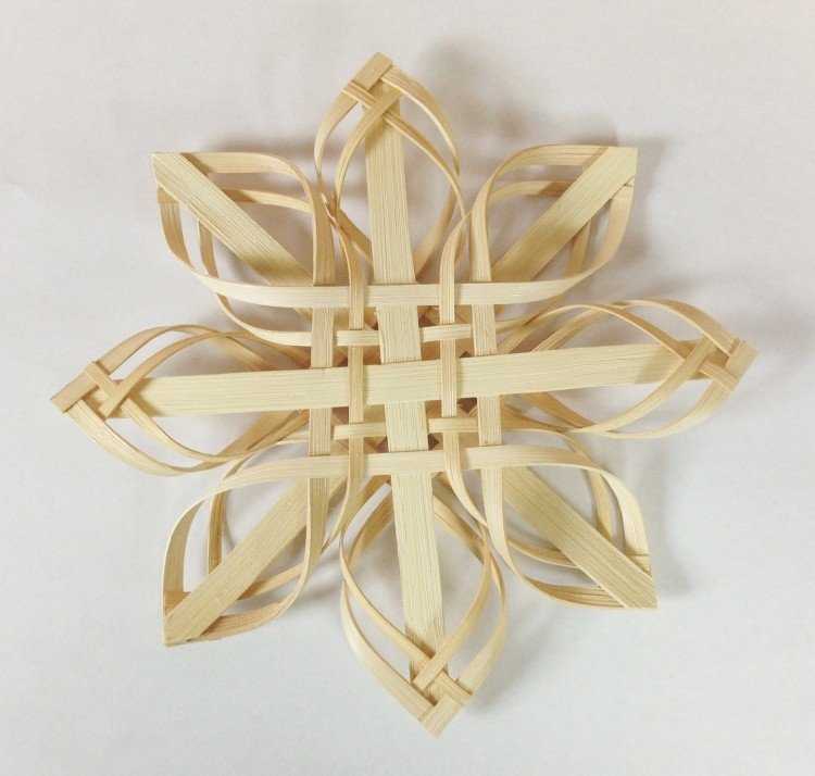 Hviezda majstrovsky vyrobená z dreveného papiera škandinávske-vianočné dekorácie-urob si sám-hviezda-drevo-papier-dekorácia-prírodné materiály