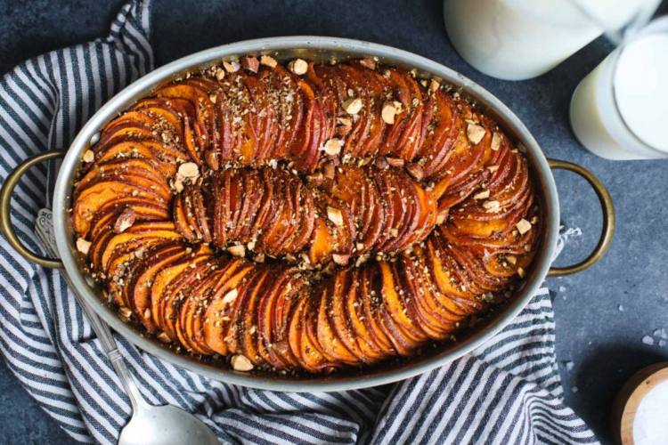 Vianočné menu Škandinávske vianočné recepty zemiaky s mandľami a tehlovým syrom