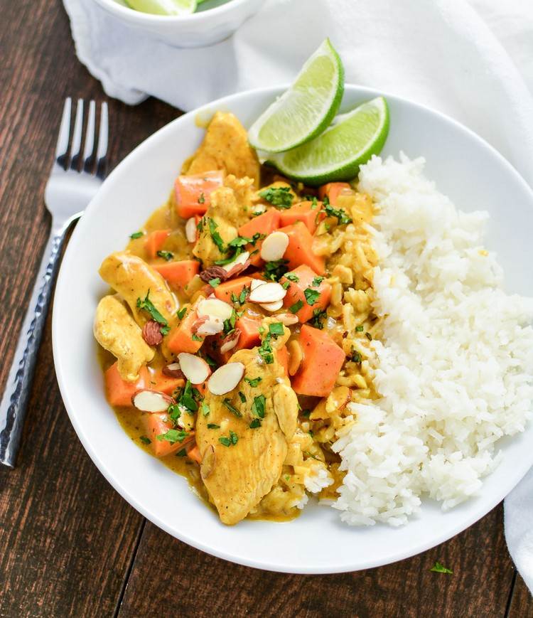 Kuracie kari so sladkými zemiakmi a ryžou sladké zemiaky-recepty-kari-recept-jedlo-kura-mäso-sladké zemiaky-ryža-mandle