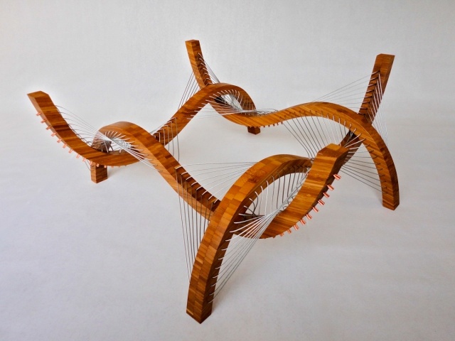 Dizajnový stôl zo skleneného taniera bambusové nohy stola hravý