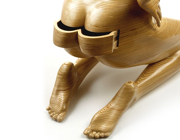 Moderný dizajn zásuvkového nábytku inšpirovaný ženským telom