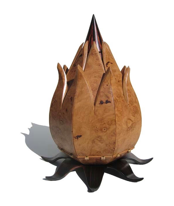 Dizajnový ružový nábytok-šperkovnica z dreva