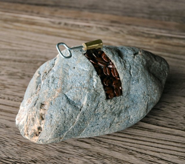 Kamenná socha Hirotoshi Ito unikátne zrnko kávy