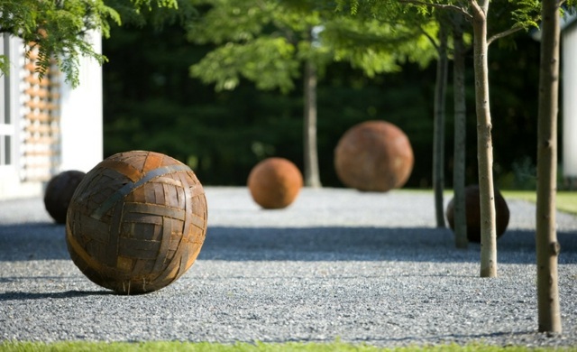 moderný nápad na dizajn záhrady veľké gule kovová moderná záhradná dekorácia Nápad na dizajn veľké gule kovové moderné sochy na dekoráciu záhrady