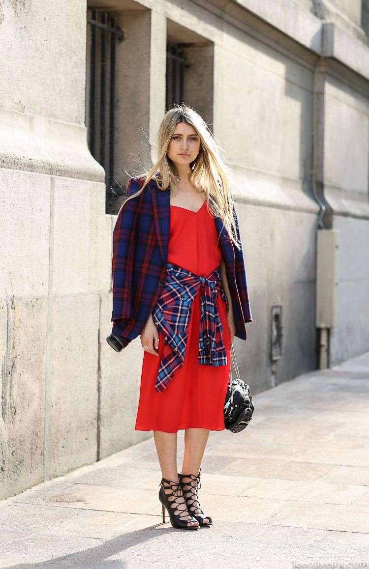 Letné outfity pre dámske saténové šaty kombinujú trend sklzových šiat 2020